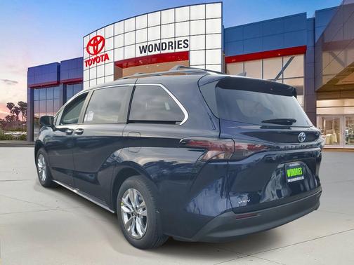 2025 Toyota Sienna XLE