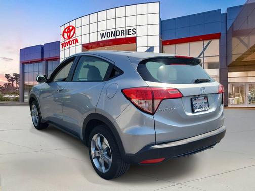 Lunar Silver Metallic 2018 Honda HR-V LX