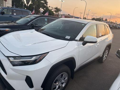 2025 Toyota RAV4 LE
