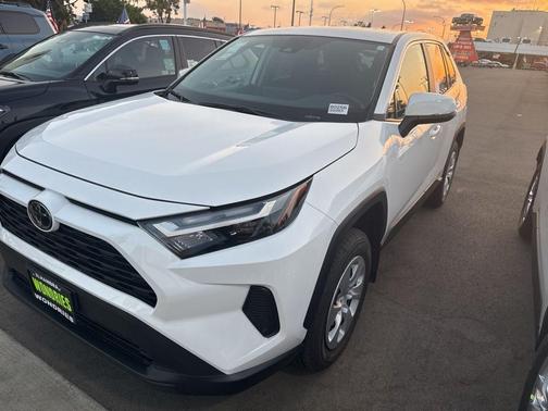 2025 Toyota RAV4 LE