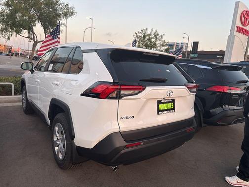 2025 Toyota RAV4 LE