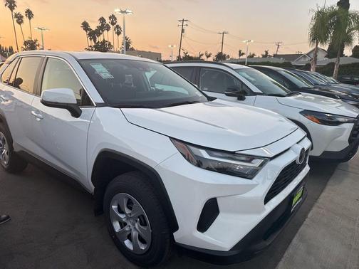 2025 Toyota RAV4 LE