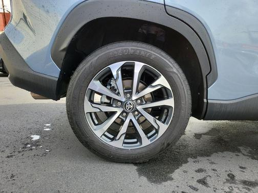 2024 Toyota Corolla Cross XLE