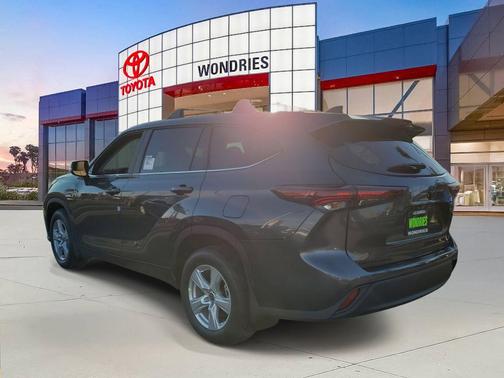 2025 Toyota Highlander LE