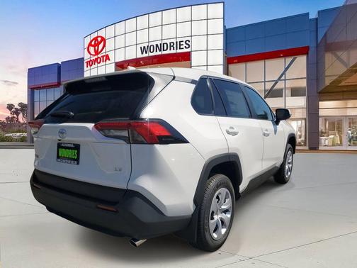 2025 Toyota RAV4 LE