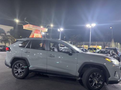 2022 Toyota RAV4 Hybrid XLE Premium