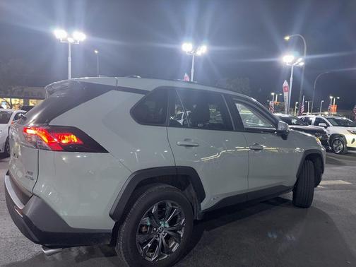 2022 Toyota RAV4 Hybrid XLE Premium