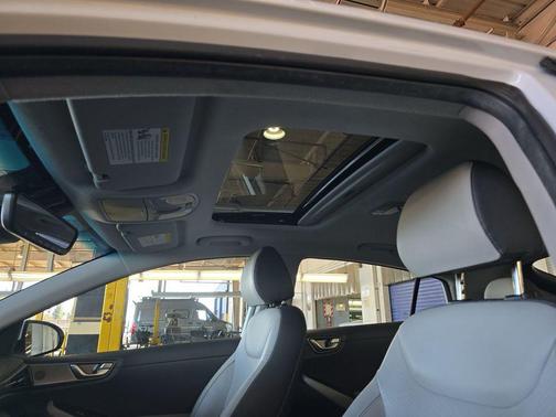 2022 Hyundai IONIQ Hybrid Limited