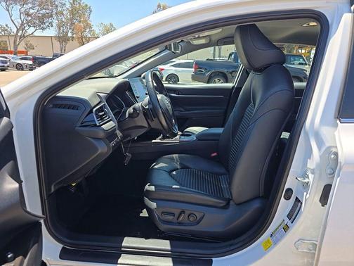 Ice 2024 Toyota Camry SE