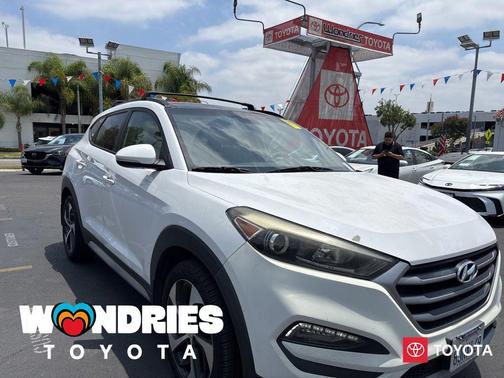 Winter White 2017 Hyundai TUCSON Value