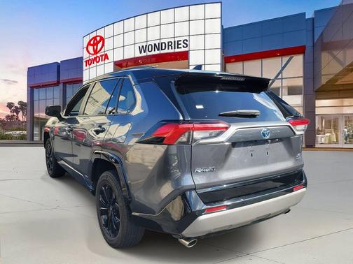 2022 Toyota RAV4 Hybrid SE