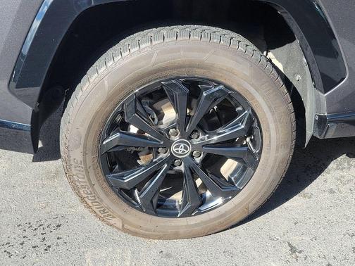 2022 Toyota RAV4 Hybrid SE