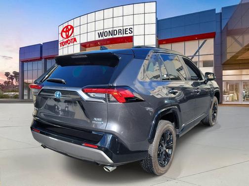 2022 Toyota RAV4 Hybrid SE