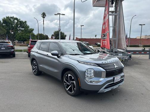 2022 Mitsubishi Outlander SE