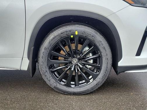 2026 Toyota Highlander XSE