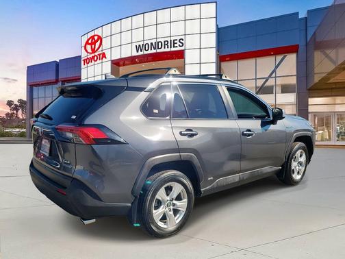 2020 Toyota RAV4 Hybrid XLE