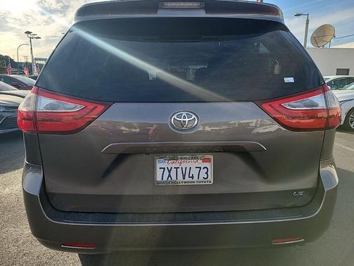 2017 Toyota Sienna LE