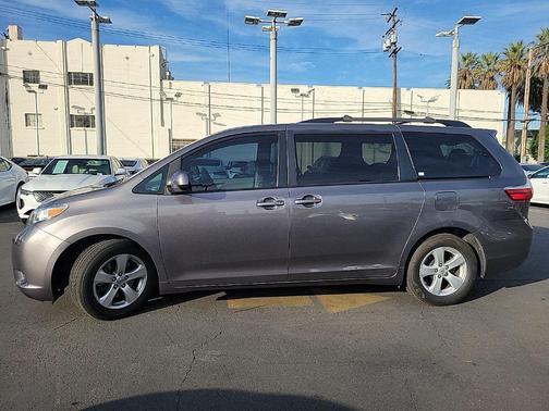 2017 Toyota Sienna LE