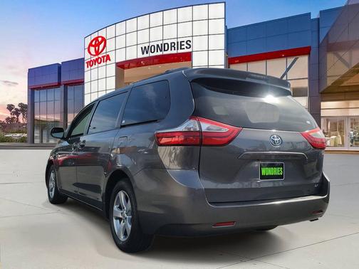 2017 Toyota Sienna SE