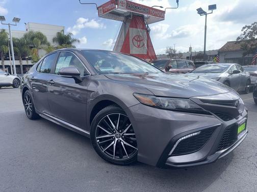 2022 Toyota Camry SE