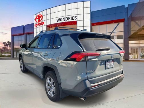 2020 Toyota RAV4 XLE