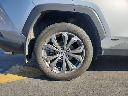 2024 Toyota RAV4 Hybrid XLE Premium