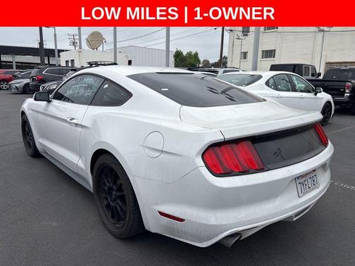 Oxford White 2017 Ford Mustang V6