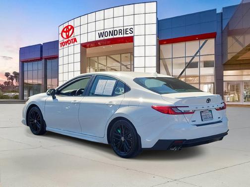 Ice 2025 Toyota Camry SE