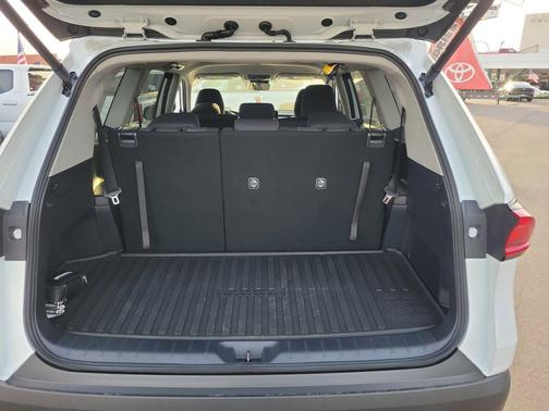 2026 Toyota Highlander LE