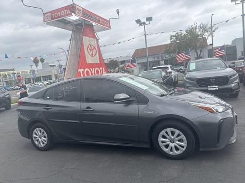 Magnetic Gray Metallic 2022 Toyota Prius LE