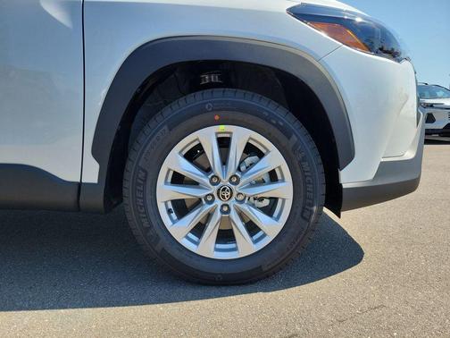 Pearl 2026 Toyota Corolla Cross LE