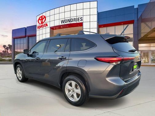 2020 Toyota Highlander LE