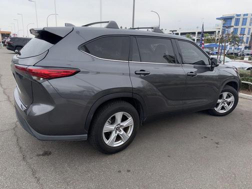 2020 Toyota Highlander LE