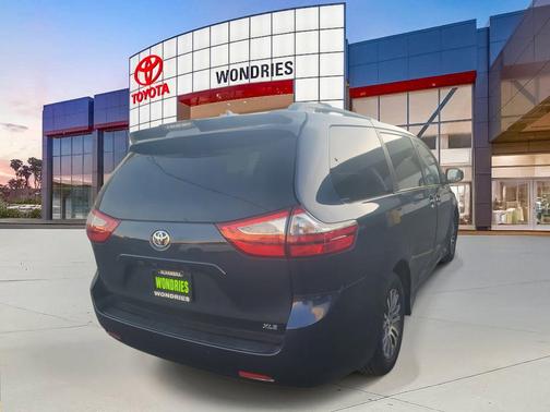 2019 Toyota Sienna XLE