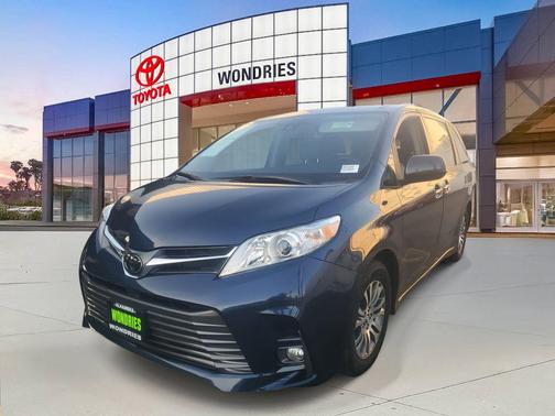 2019 Toyota Sienna XLE