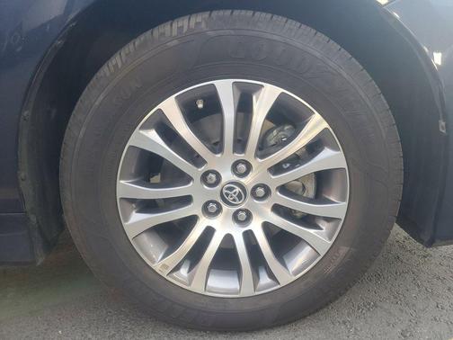 2019 Toyota Sienna XLE