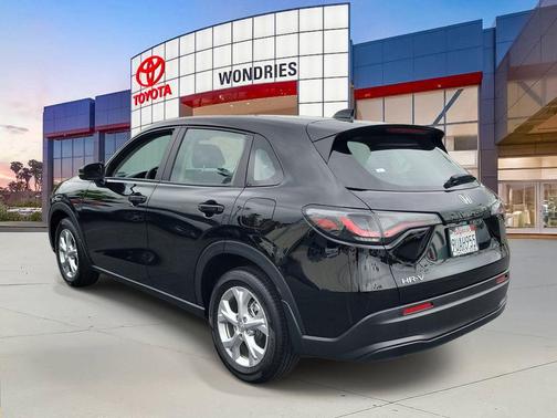 Crystal Black Pearl 2025 Honda HR-V LX