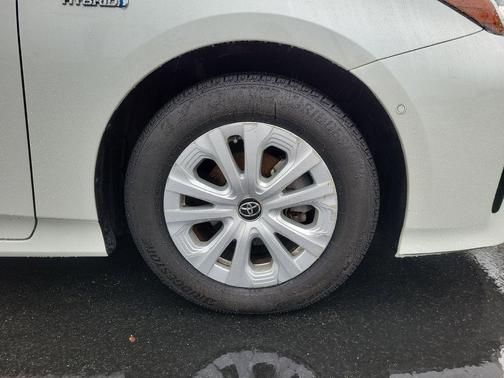 2019 Toyota Prius LE