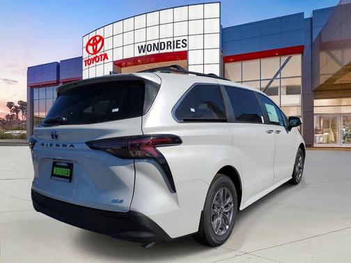 2025 Toyota Sienna XLE