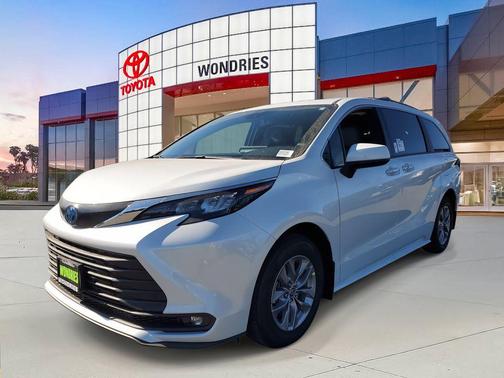 2025 Toyota Sienna XLE