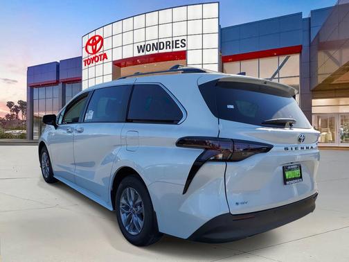 2025 Toyota Sienna XLE