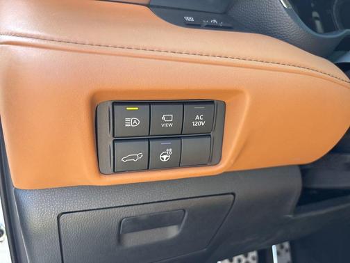 Pearl 2023 Toyota Highlander Hybrid Platinum