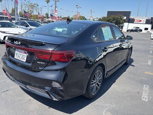 Aurora Black Pearl 2023 Kia Forte GT-Line