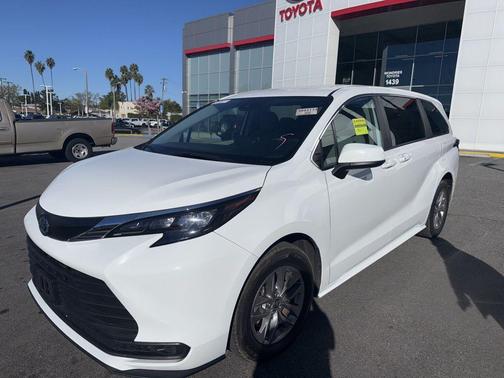 2024 Toyota Sienna LE