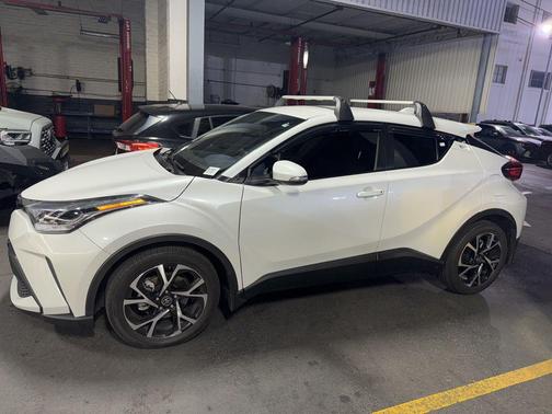 2022 Toyota C-HR XLE