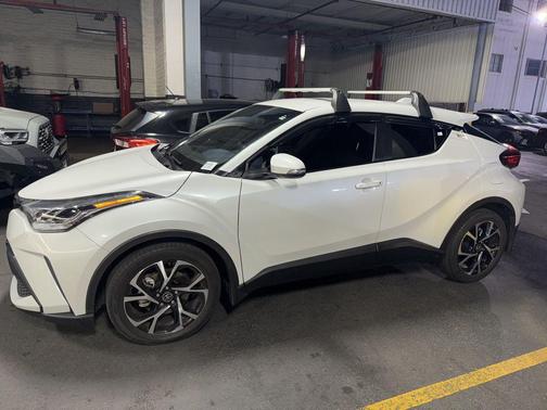 2022 Toyota C-HR XLE