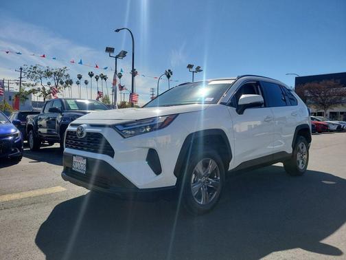 2022 Toyota RAV4 XLE