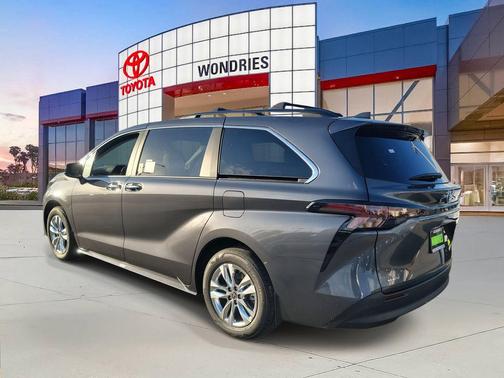 2025 Toyota Sienna XLE