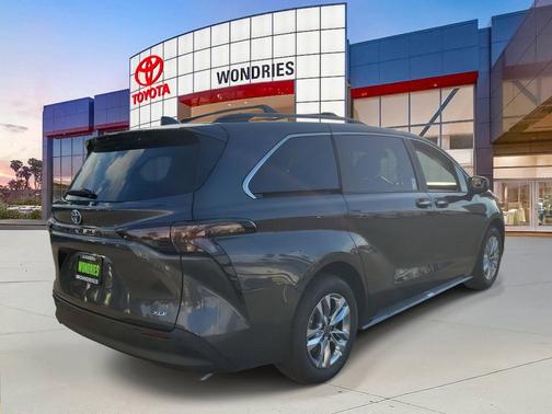 2025 Toyota Sienna XLE