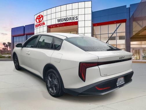 2025 Kia K4 LXS